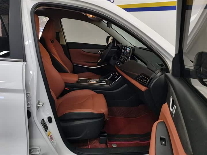 Фото 8 - Changan CS75