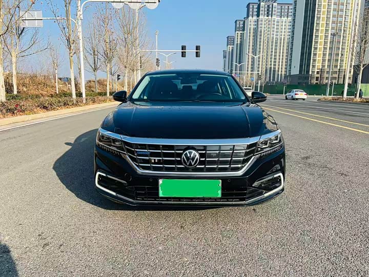 Фото 2 - Volkswagen Passat Hybrid