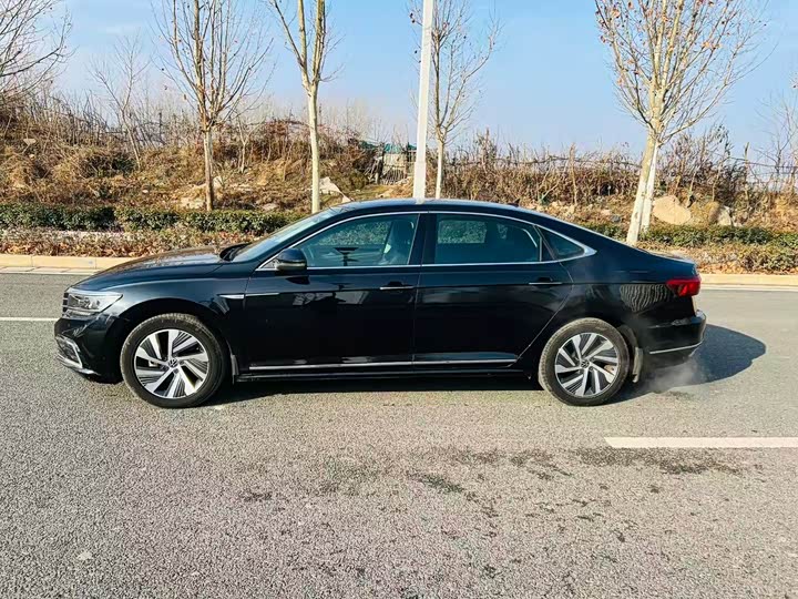 Фото 5 - Volkswagen Passat Hybrid