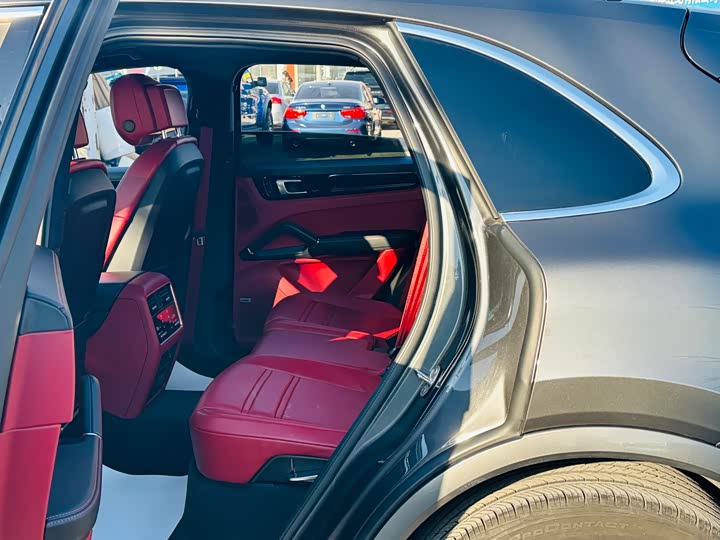 Фото 9 - Porsche Cayenne