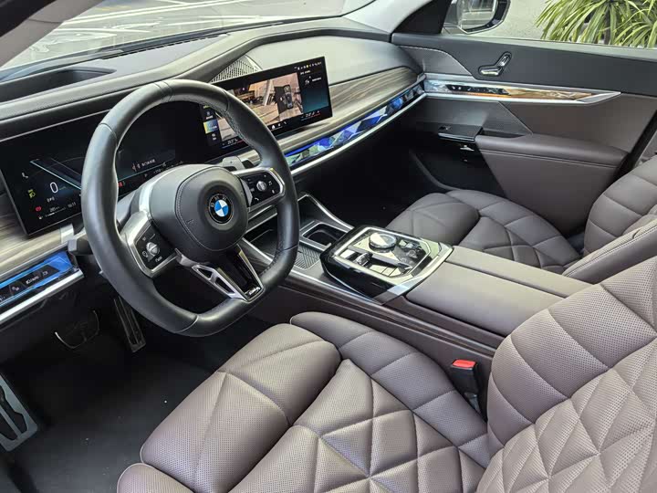 Фото 9 - BMW 7 Series