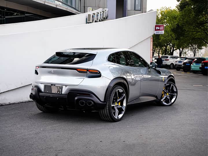 Фото 5 - Ferrari Purosangue