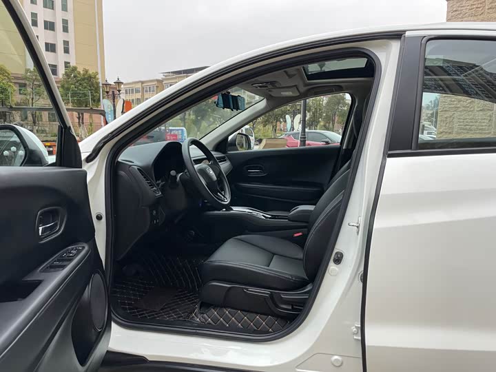 Фото 4 - Honda Vezel