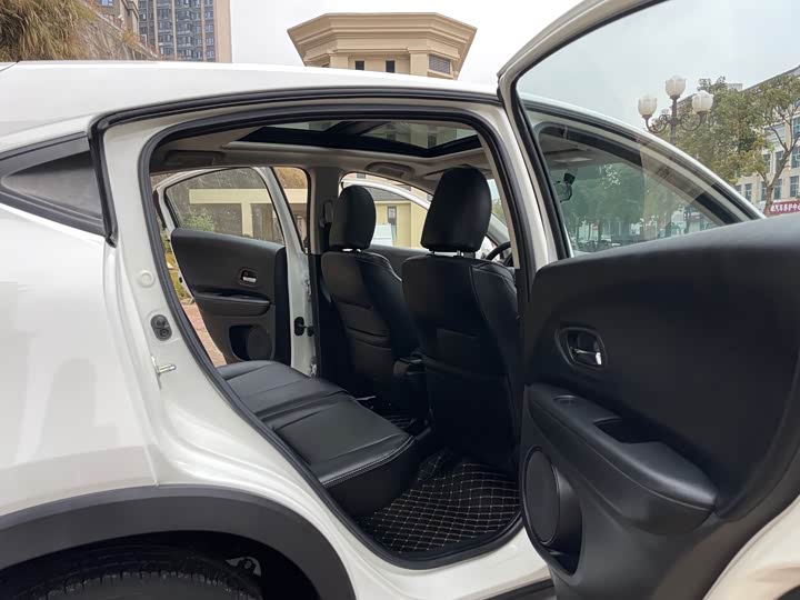 Фото 7 - Honda Vezel