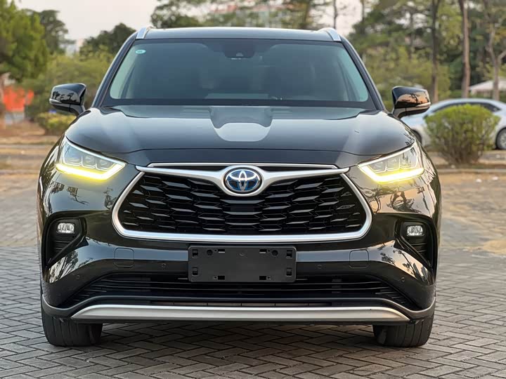 Фото 2 - Toyota Highlander