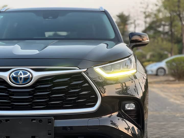 Фото 4 - Toyota Highlander