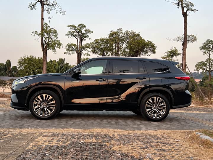 Фото 5 - Toyota Highlander