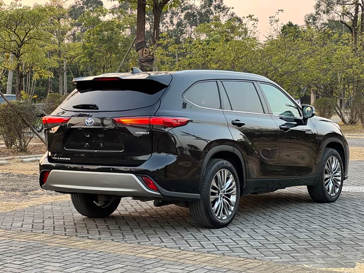 Фото 8 - Toyota Highlander