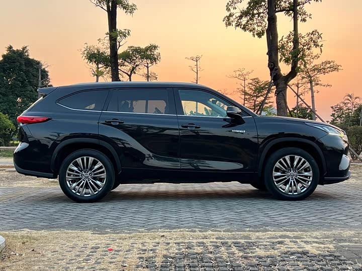 Фото 9 - Toyota Highlander