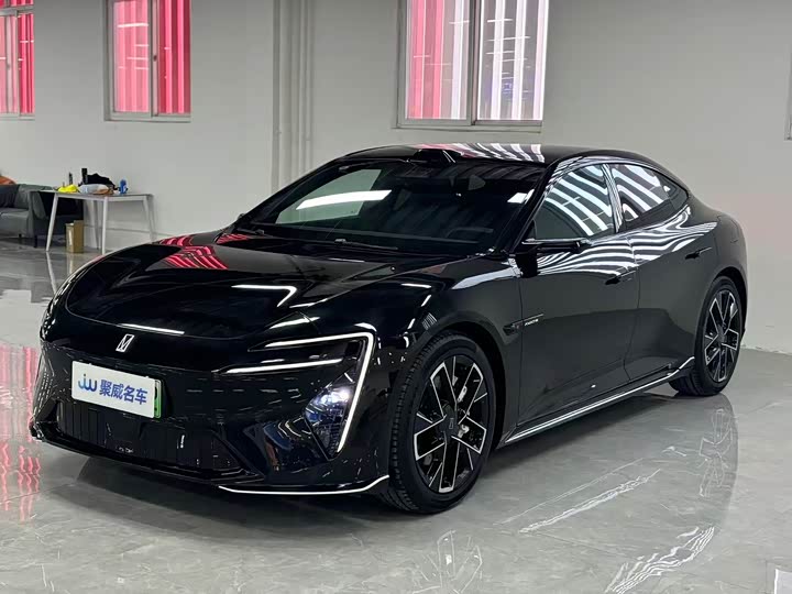 Фото 1 - Avatr 06