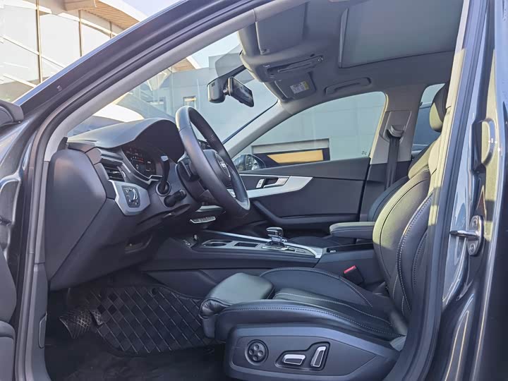 Фото 5 - Audi A4L