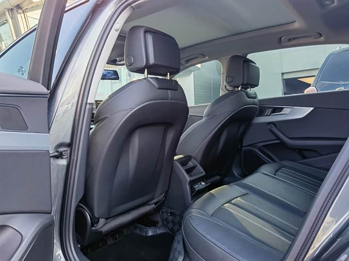 Фото 7 - Audi A4L