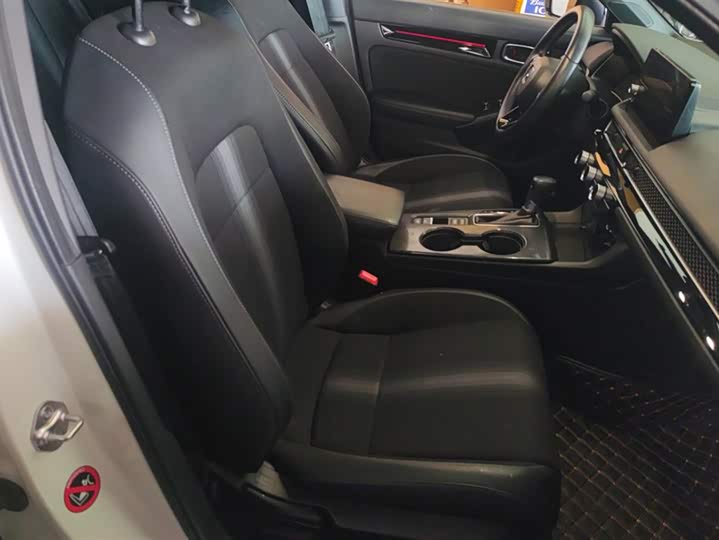 Фото 8 - Honda Civic