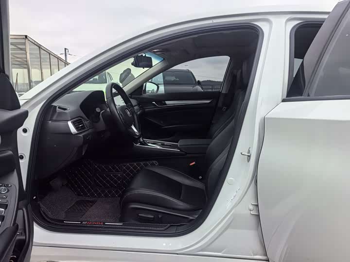 Фото 4 - Honda Accord