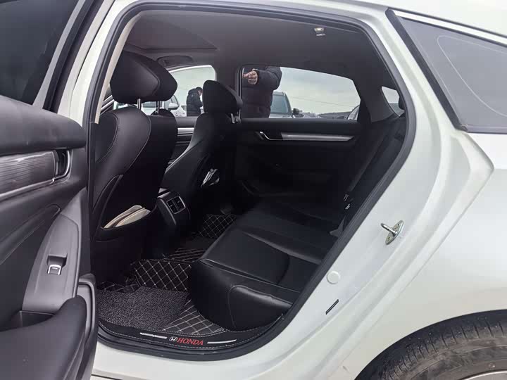 Фото 7 - Honda Accord