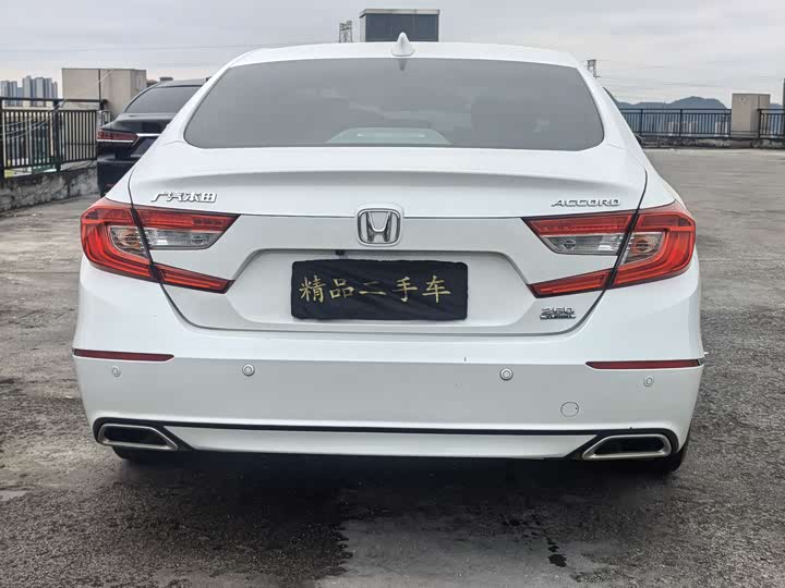 Фото 9 - Honda Accord