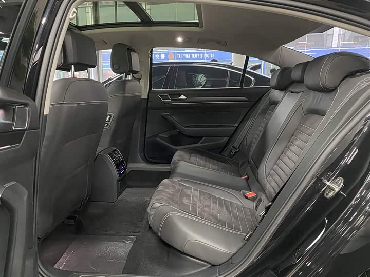 Фото 2 - Volkswagen Magotan