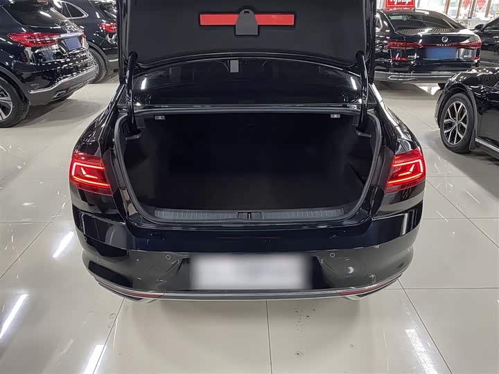 Фото 4 - Volkswagen Magotan