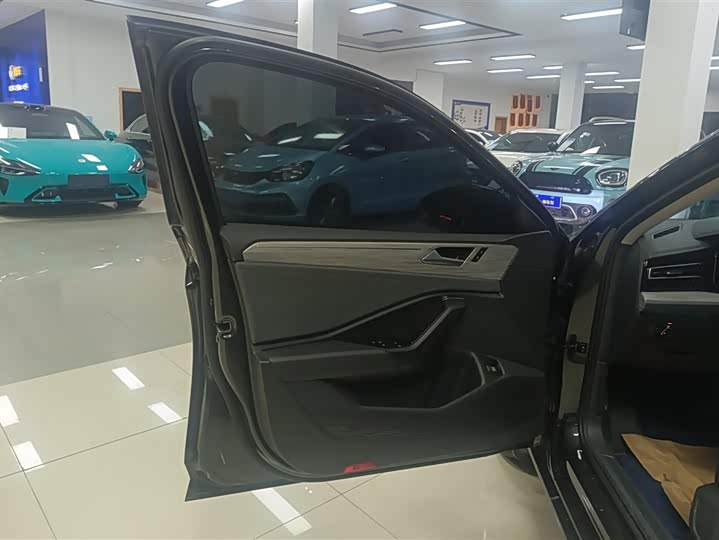 Фото 7 - Volkswagen Sagitar L