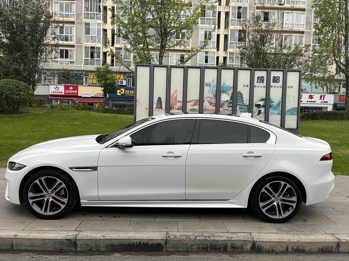 Фото 7 - Jaguar XE L