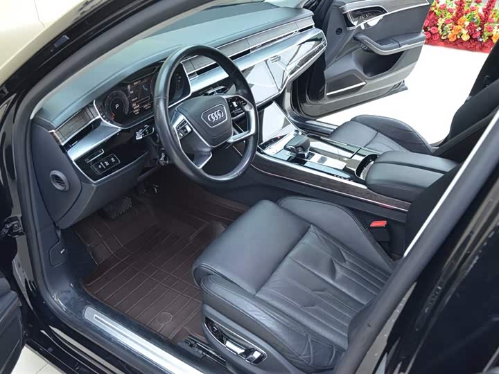 Фото 4 - Audi A8