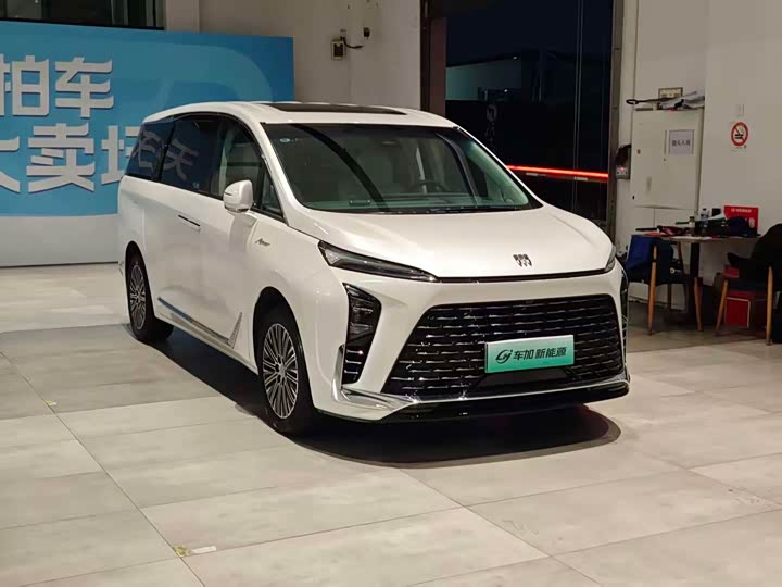 Фото 2 - Buick GL8 Hybrid