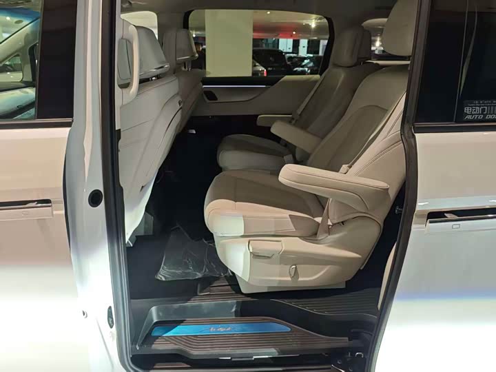 Фото 9 - Buick GL8 Hybrid