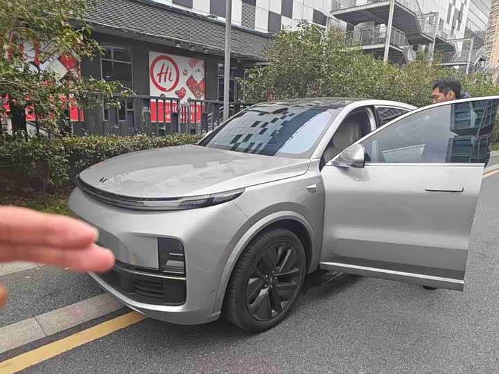 Фото 1 - LiXiang L8