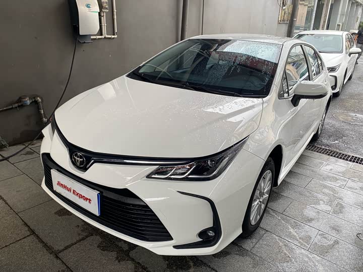 Фото 1 - Toyota Corolla