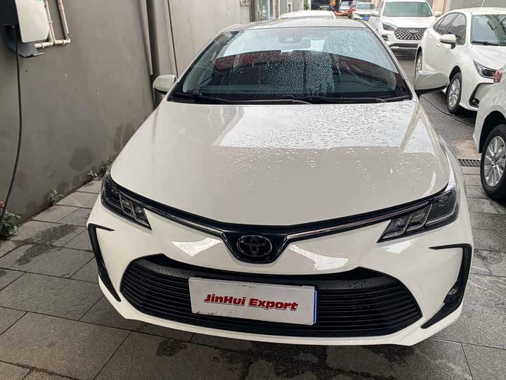 Фото 2 - Toyota Corolla