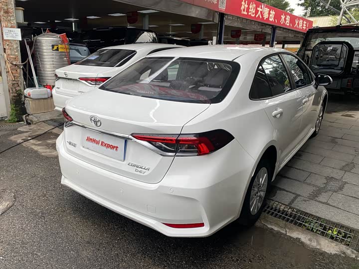 Фото 4 - Toyota Corolla