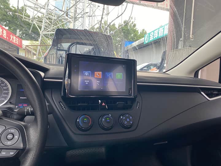 Фото 8 - Toyota Corolla