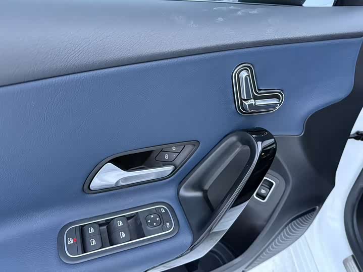 Фото 7 - Mercedes-Benz A-Class