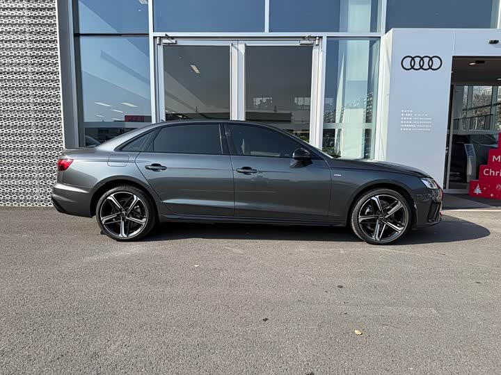 Фото 3 - Audi A4L