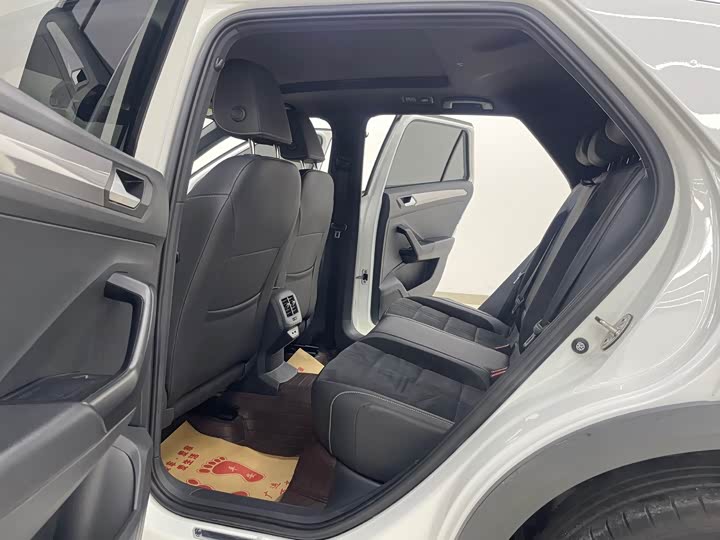 Фото 6 - Volkswagen T-Roc