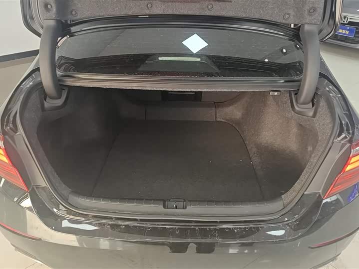 Фото 4 - Honda Inspire