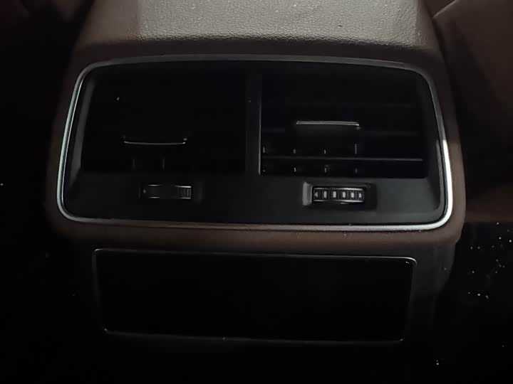 Фото 7 - Audi A7L