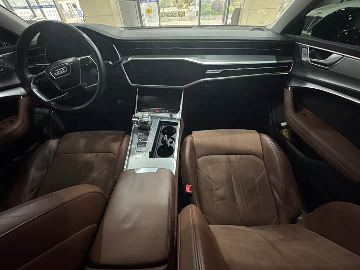 Фото 9 - Audi A7L