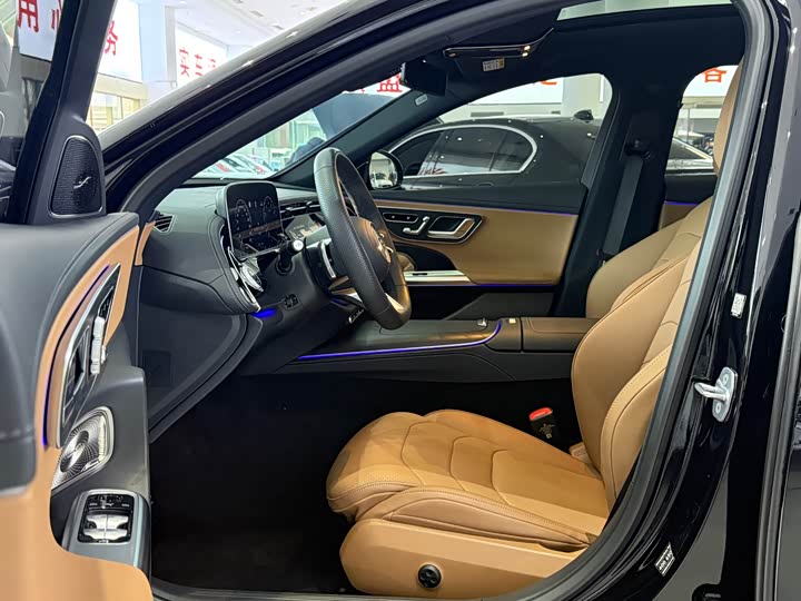 Фото 4 - Mercedes-Benz E-Class