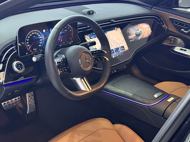 Фото 5 - Mercedes-Benz E-Class