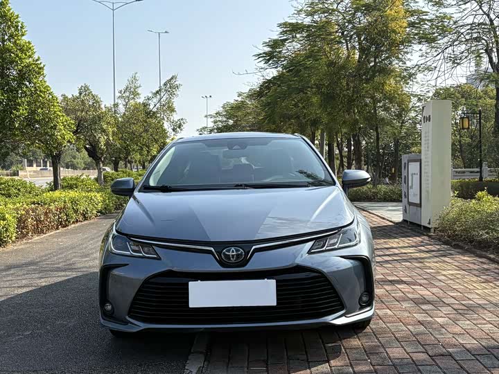 Фото 2 - Toyota Corolla