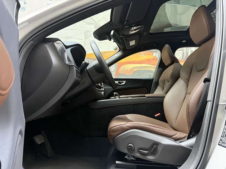 Фото 5 - Volvo XC60