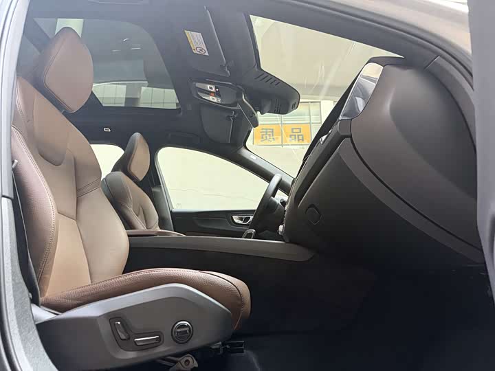 Фото 6 - Volvo XC60