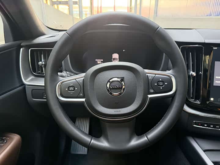 Фото 9 - Volvo XC60