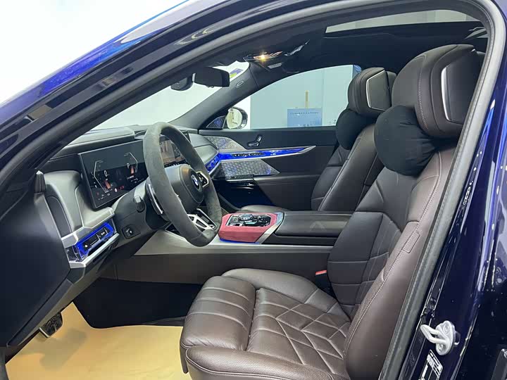 Фото 5 - BMW 7 Series