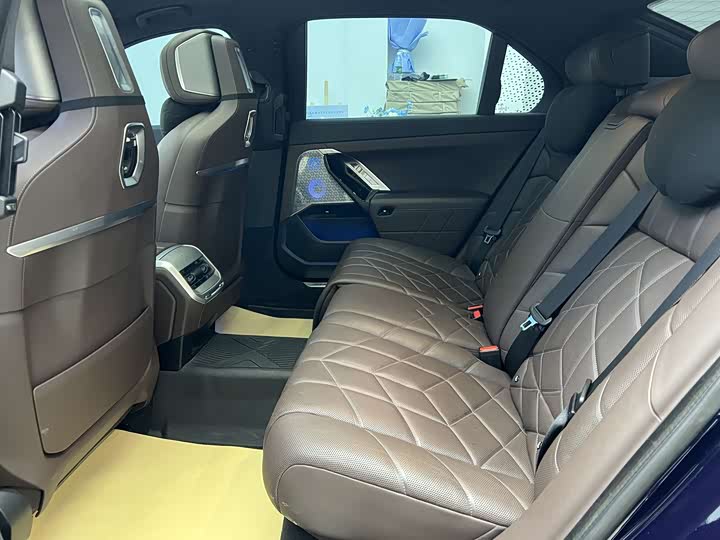 Фото 8 - BMW 7 Series