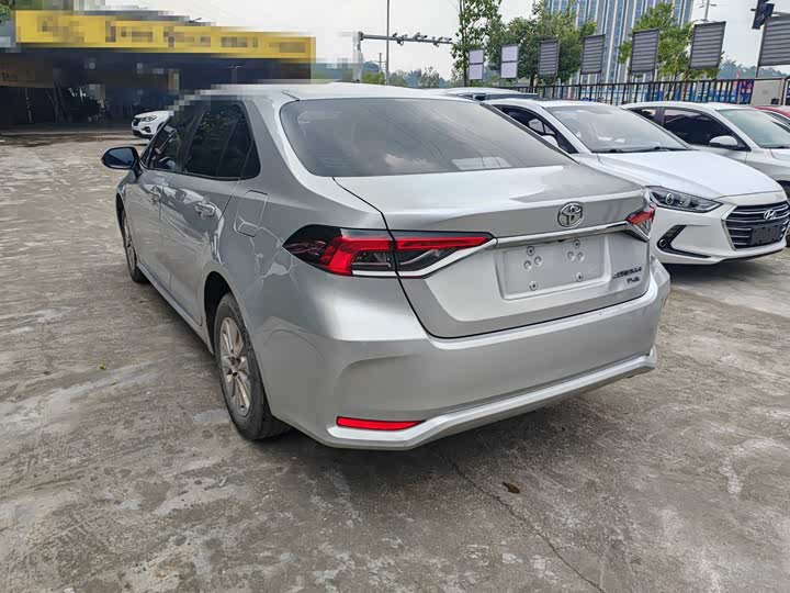 Фото 7 - Toyota Corolla