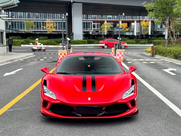 Фото 2 - Ferrari F8