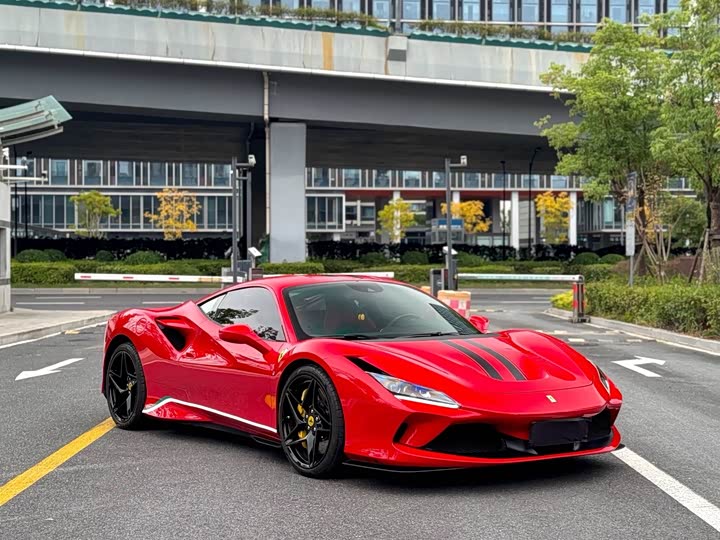 Фото 3 - Ferrari F8