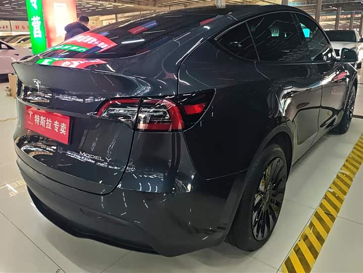 Фото 3 - Tesla Model Y